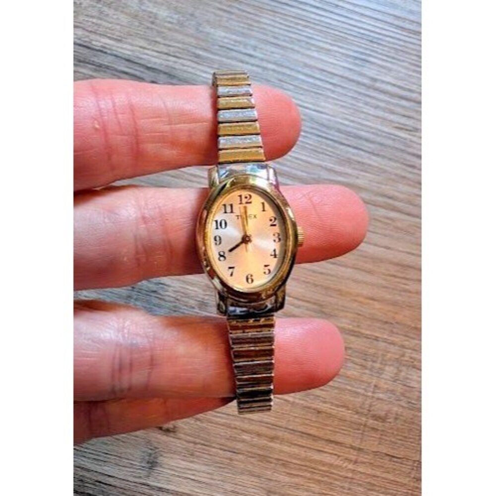 Vintage Timex Women’s Oval Watch Silver/Gold Tone Expansion Stretch Band